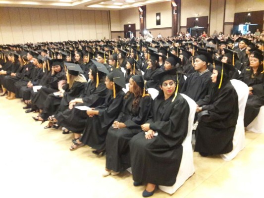 En medio de la crisis, Unah-VS gradúa a 375 nuevos profesionales