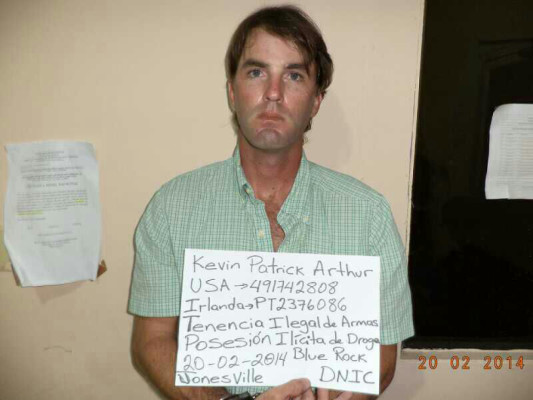 Detienen a extranjero con drogas y armas en Roatán, Honduras