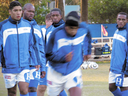 Carlos plummer ya está con el grupo en EUA