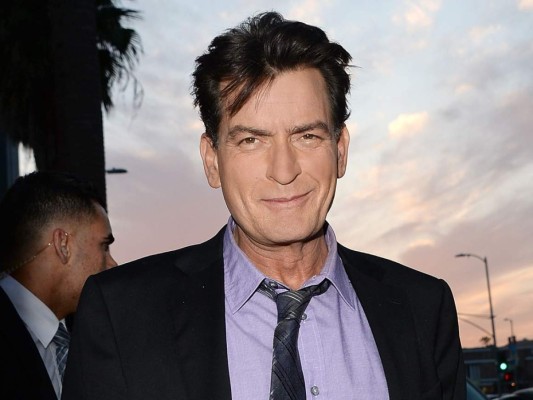 Charlie Sheen deja propina de 1,400 dólares.