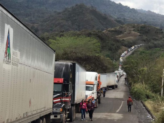 Obstruido el paso en la carretera de occidente