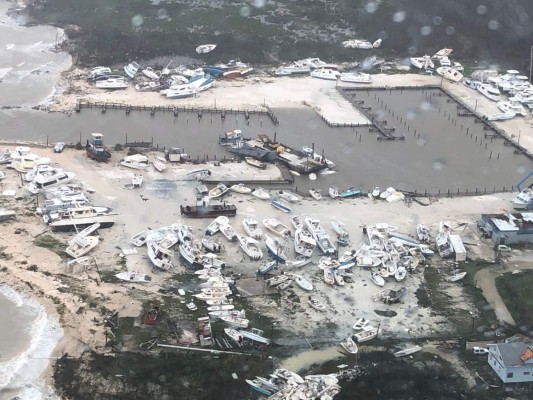 Devastación en las Bahamas tras paso de Dorian, que se dirige lento a EEUU