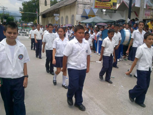Fervor cívico en los desfiles de escuelas del Valle de Sula