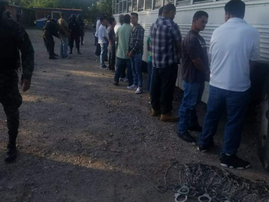 Trasladan a 60 reclusos de cárcel de Comayagua al penal de Támara