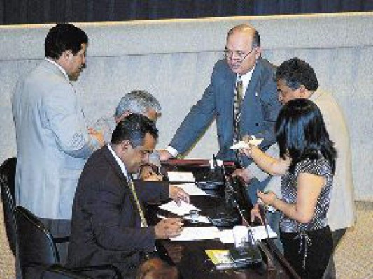 Aguinaldos deben pagarse antes del 20 de diciembre