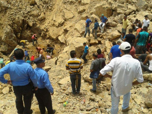 Hay movimiento dentro de mina que soterró a tres mineros: Copeco