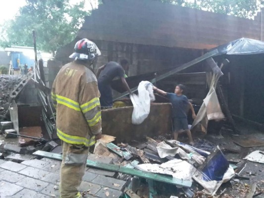 Un muro de la colonia Altiplano se destruyó y cayó sobre una vivienda.