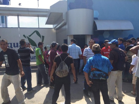 Protestan por mal servicio que les brinda Aguas de San Pedro