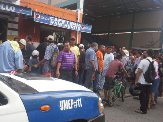 Asesinan a mesera dentro de un comedor en el norte de Honduras