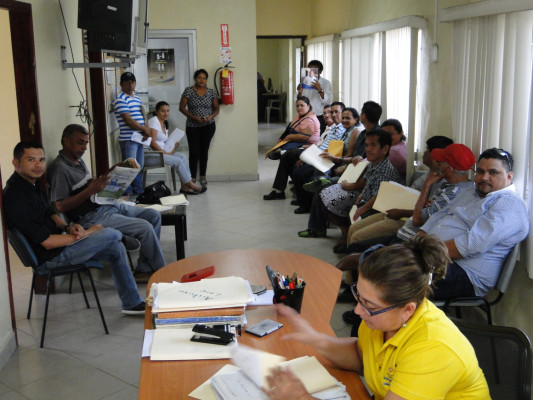 Barrida de empleados de la Municipalidad de Santa Rita
