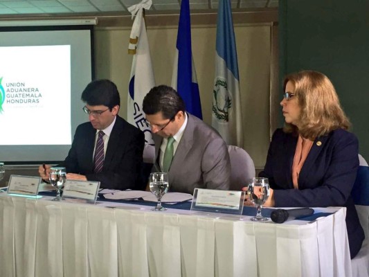 Crean instancia ministerial para unión aduanera