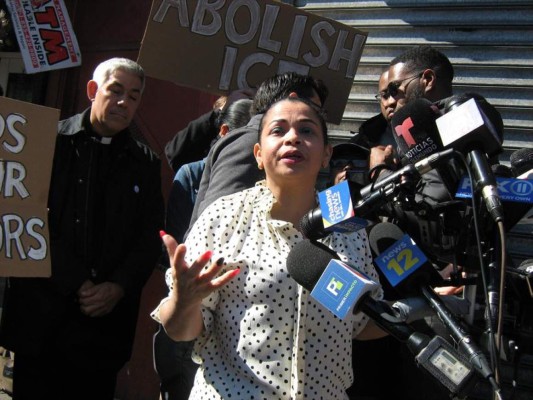 Denuncian que continúan las redadas contra inmigrantes en Nueva York
