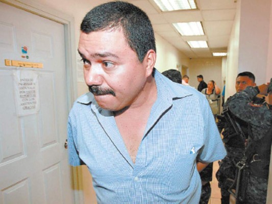 Condenan a expolicía por enriquecimiento ilícito