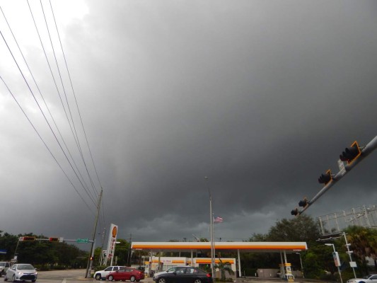 EEUU: Dos muertos en las inundaciones 'históricas' por el paso del ciclón bomba