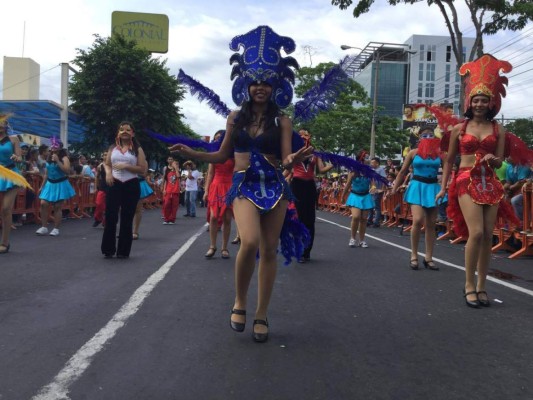 Sampedranos vibraron con el desfile de carrozas de la Feria Juniana 2017