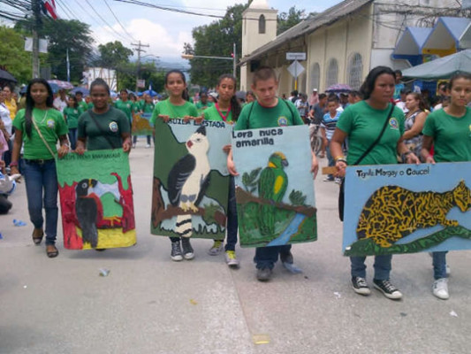 Fervor cívico en los desfiles de escuelas del Valle de Sula