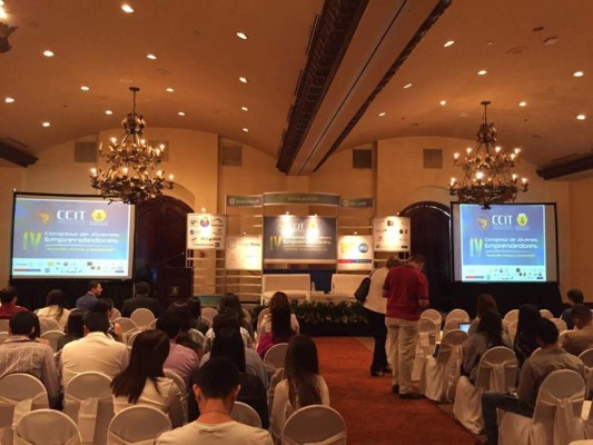 Desarrollan IV Congreso de Jóvenes Emprendedores