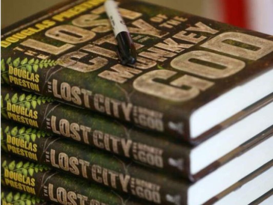 Lanzan libro 'La ciudad perdida del dios mono” en La Mosquitia de Honduras