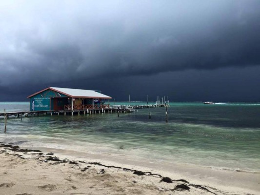 Preocupación en Belice tras anuncio de Earl como huracán