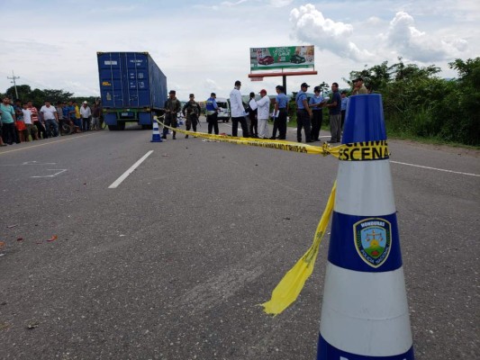 Colisión entre moto y autobús dejan a un joven muerto en Villanueva