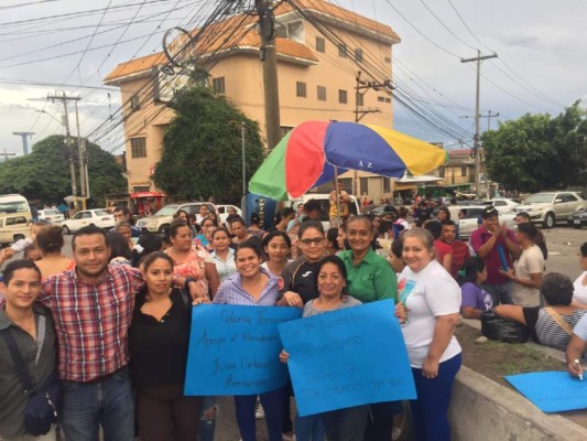 Nacionalistas salen de nuevo a apoyar a Juan Orlando Hernández