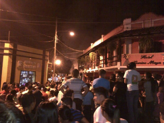 Incendio consume tres puestos de artesanías en Copán Ruinas