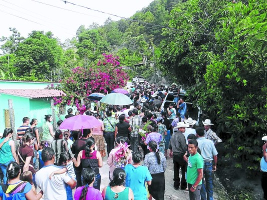 Doloroso adiós a víctimas de masacre en Iglesia en Honduras