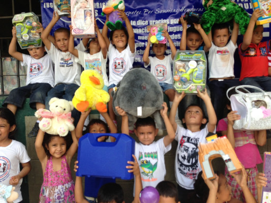 'Juguetes por Sonrisas': la propuesta de un hondureño en EUA