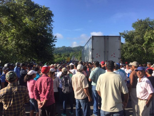 Pobladores se toman carretera del occidente de Honduras