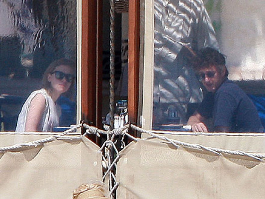 Sean Penn y Scarlett Johansson más cerca que nunca