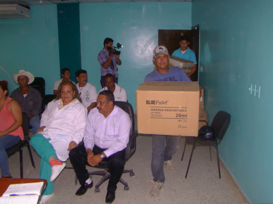 Donan material médico a hospital de Puerto Cortés