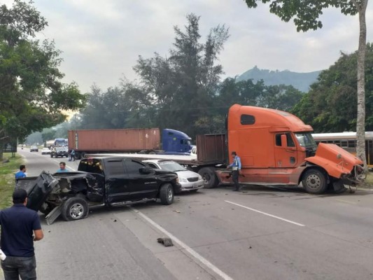 Un herido deja accidente entre un carro de paila y una rastra en Choloma