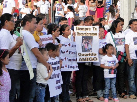 Justicia exigen familiares y amigos de Herlyn Espinal