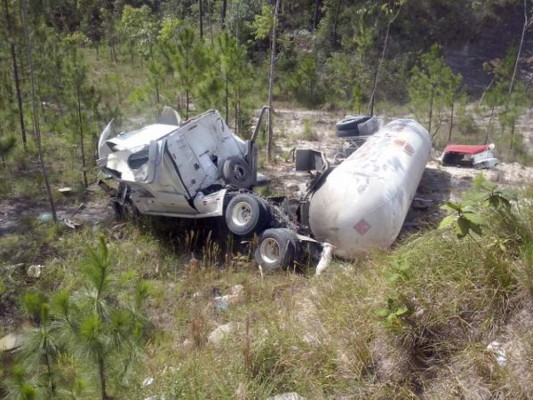 Se vuelca cisterna cargada de LPG en carretera del norte de Honduras