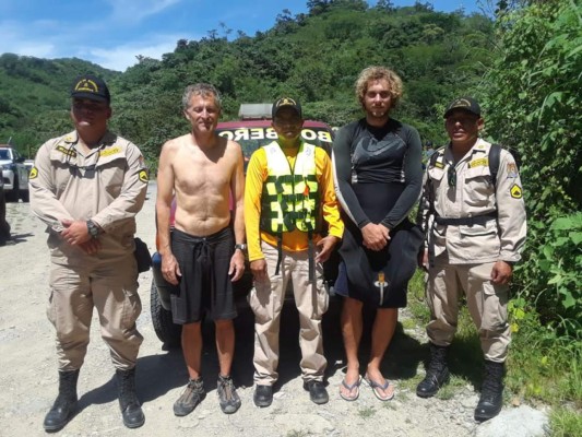 Honduras: Rescatan a holandés y estadounidense que habían desaparecido en kayak