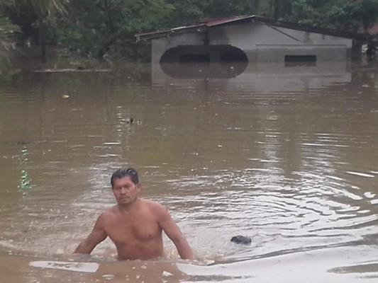 Más de 60 familias evacuadas por inundaciones en el Valle de Sula