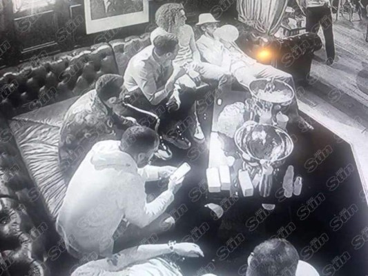 VIDEO: Jugadores del Arsenal son captados consumiendo droga 'hippy crack'