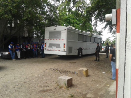 Honduras recibe al menos 500 deportados desde EUA y México