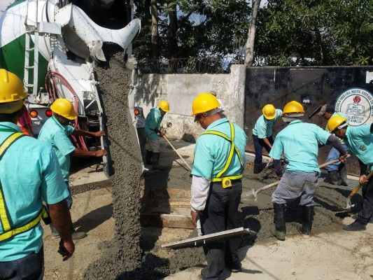 Con financiamiento externo y local pavimentan calles de Choloma