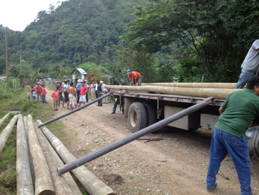 Esperaron 40 años por energía eléctrica