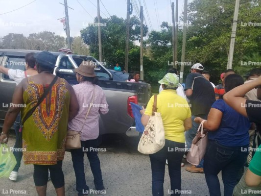Honduras: mujer no llega a tiempo al hospital y da a luz en protesta del puente Danto