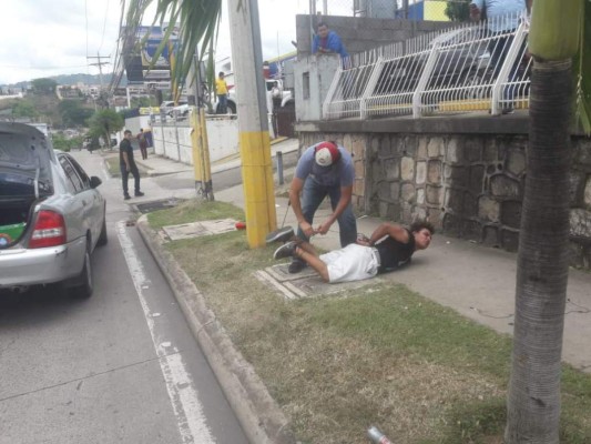 Hondureño somete a supuesto ladrón a punta de machete