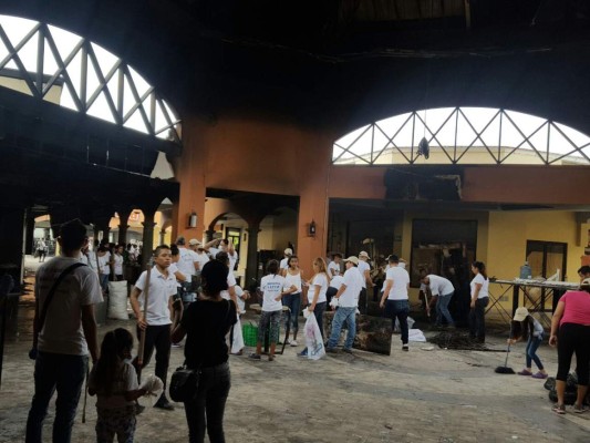 ¡Choloma, arriba! ciudadanos hacen jornada de limpieza y oración