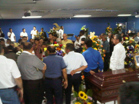 Honduras: Despiden al pastor Roberto Marroquín
