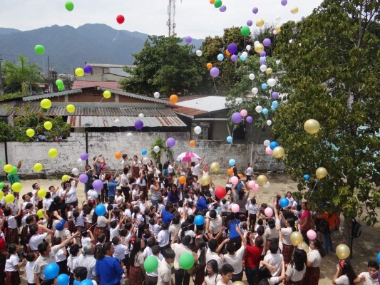 Estudiantes resaltan la importancia de la oración