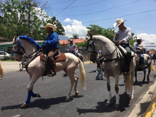 Las mejores imágenes del desfile del Agas