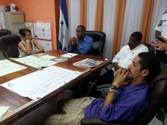 Familias de los 4 desaparecidos en Roatán no pierden las esperanzas