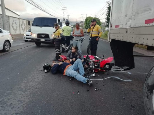 Un padre y su hija se salvan de morir en accidente vial en Tegucigalpa