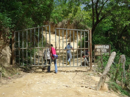 Sigue búsqueda de mineros atrapados en la mina Cuculmeca