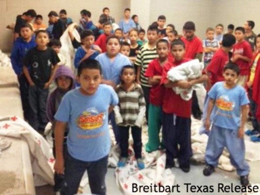 Niños migrantes de Honduras hacinados en centros de EUA